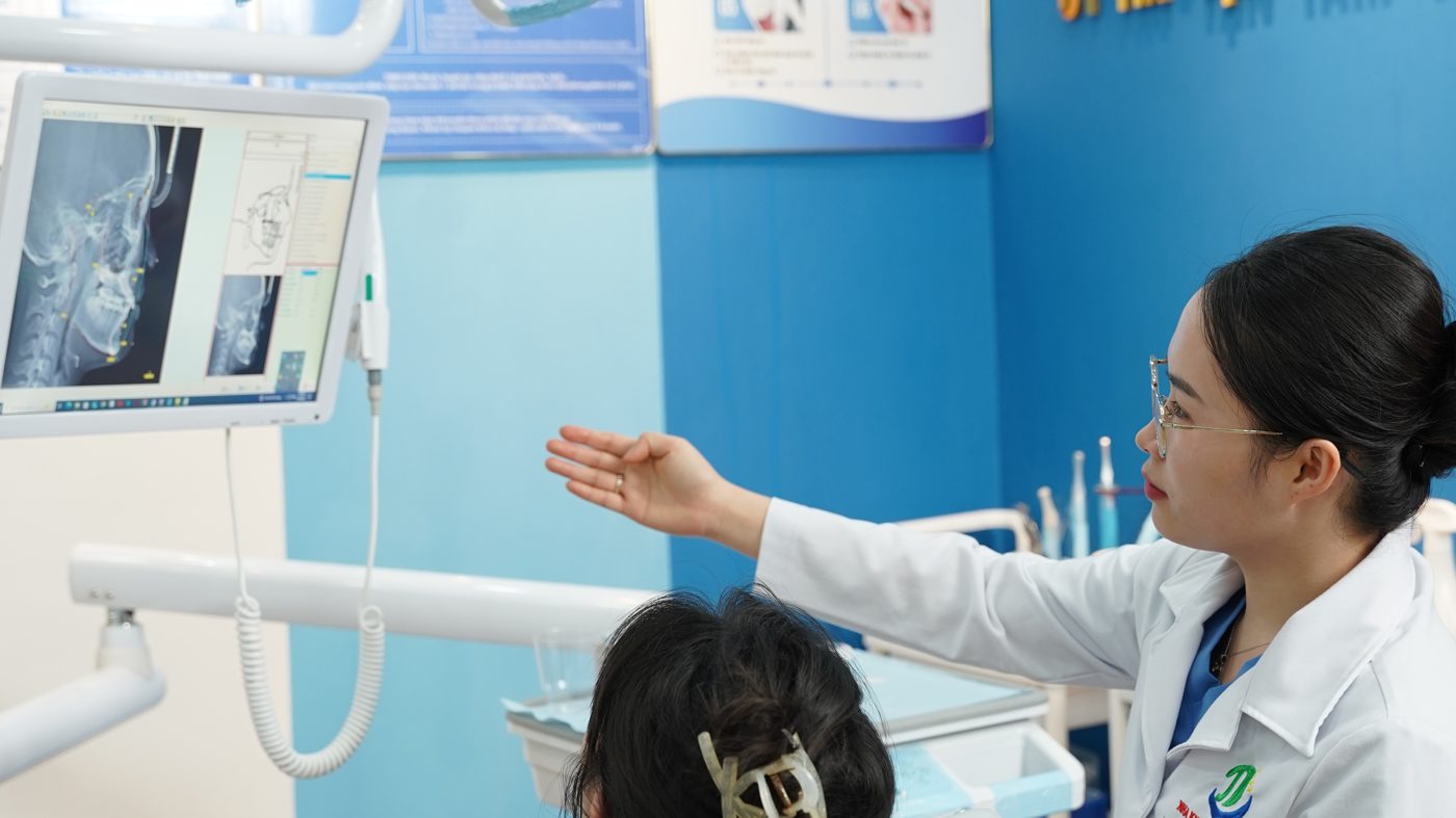 Bác sĩ làm việc